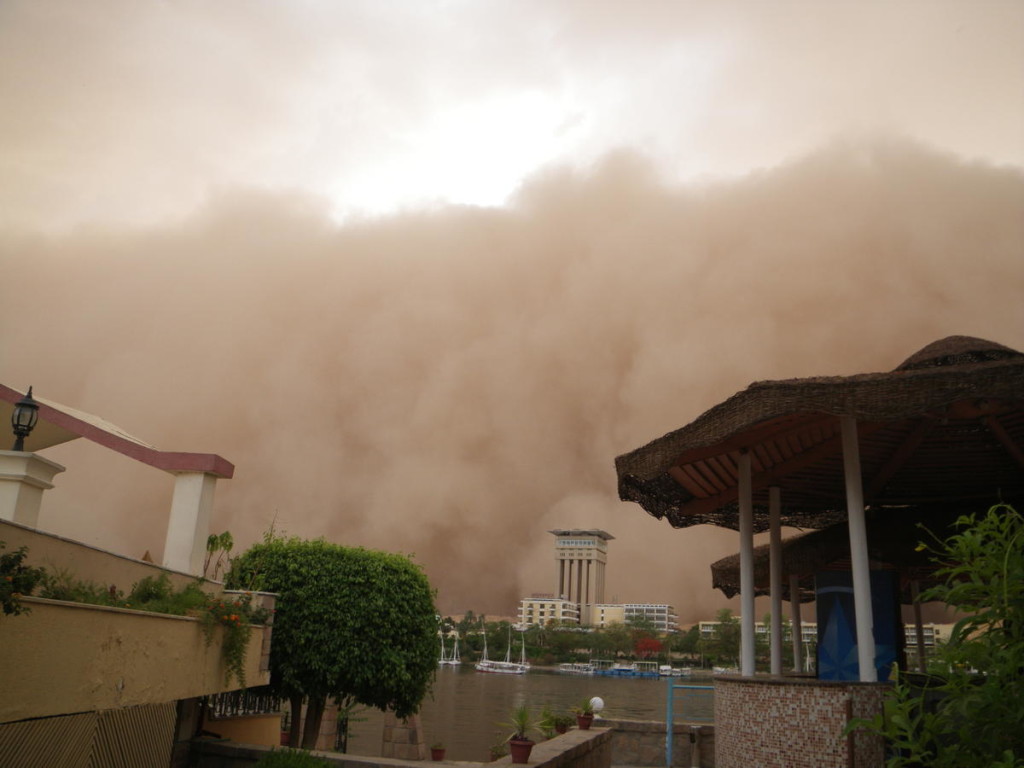 Sandstorm in Aswan - we jumped into the pool